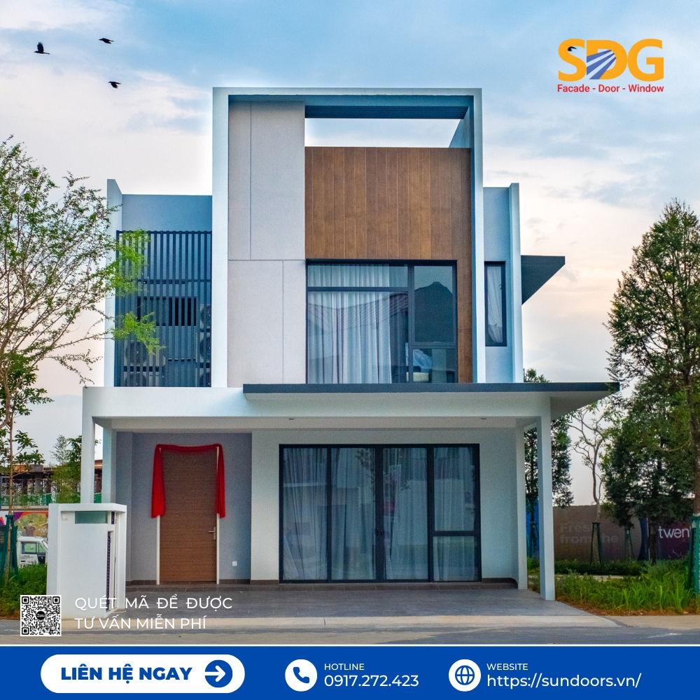 Mẫu cửa nhôm đơn giản, tinh tế, phù hợp nhà phố hiện đại, mang lại vẻ ngoài gọn gàng và sang trọng cho mặt tiền.