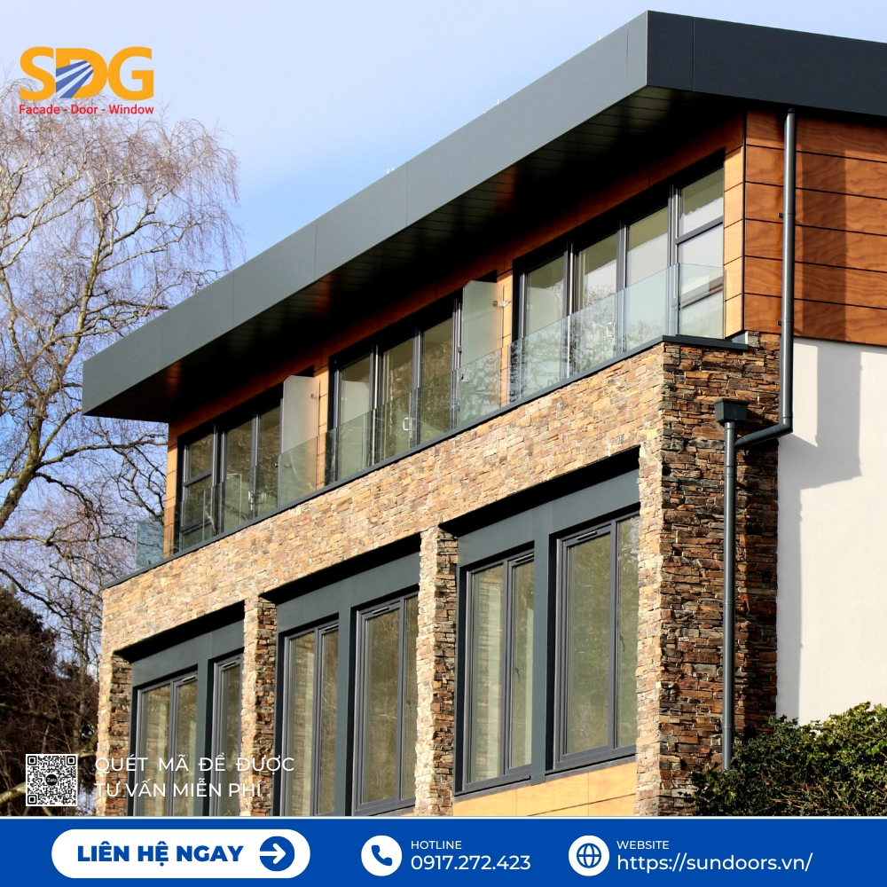 Cửa nhôm Xingfa màu xám ghi hiện đại, kết hợp kính cường lực, thích hợp mọi kiểu nhà theo phong cách châu Âu.
